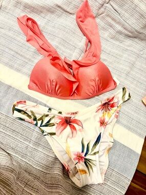 New 2 piece Bikini Set - size small - no Boundaries  / Shade Shore